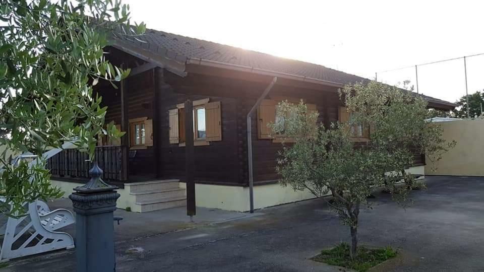 Chalet L Oasi Di Ambra 8 Posti Letto Con Uso Piscina Ardea Exterior photo