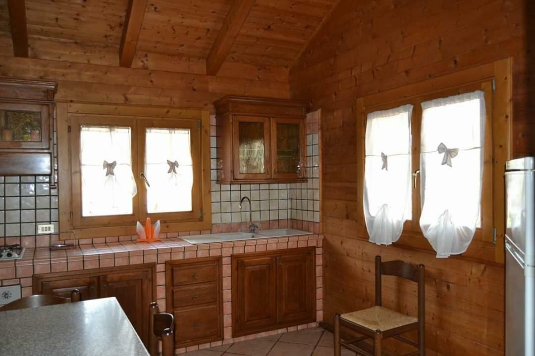 Chalet L Oasi Di Ambra 8 Posti Letto Con Uso Piscina Ardea Exterior photo