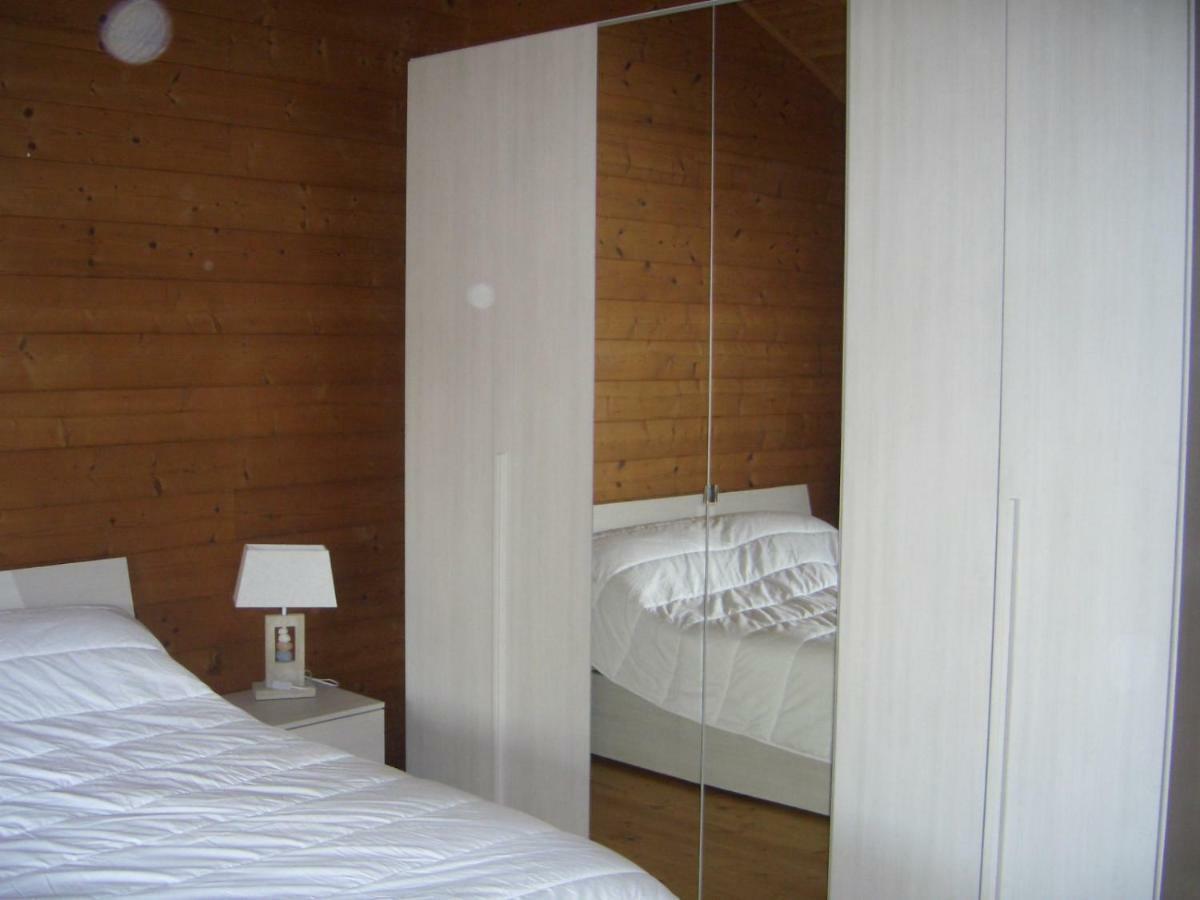 Chalet L Oasi Di Ambra 8 Posti Letto Con Uso Piscina Ardea Exterior photo